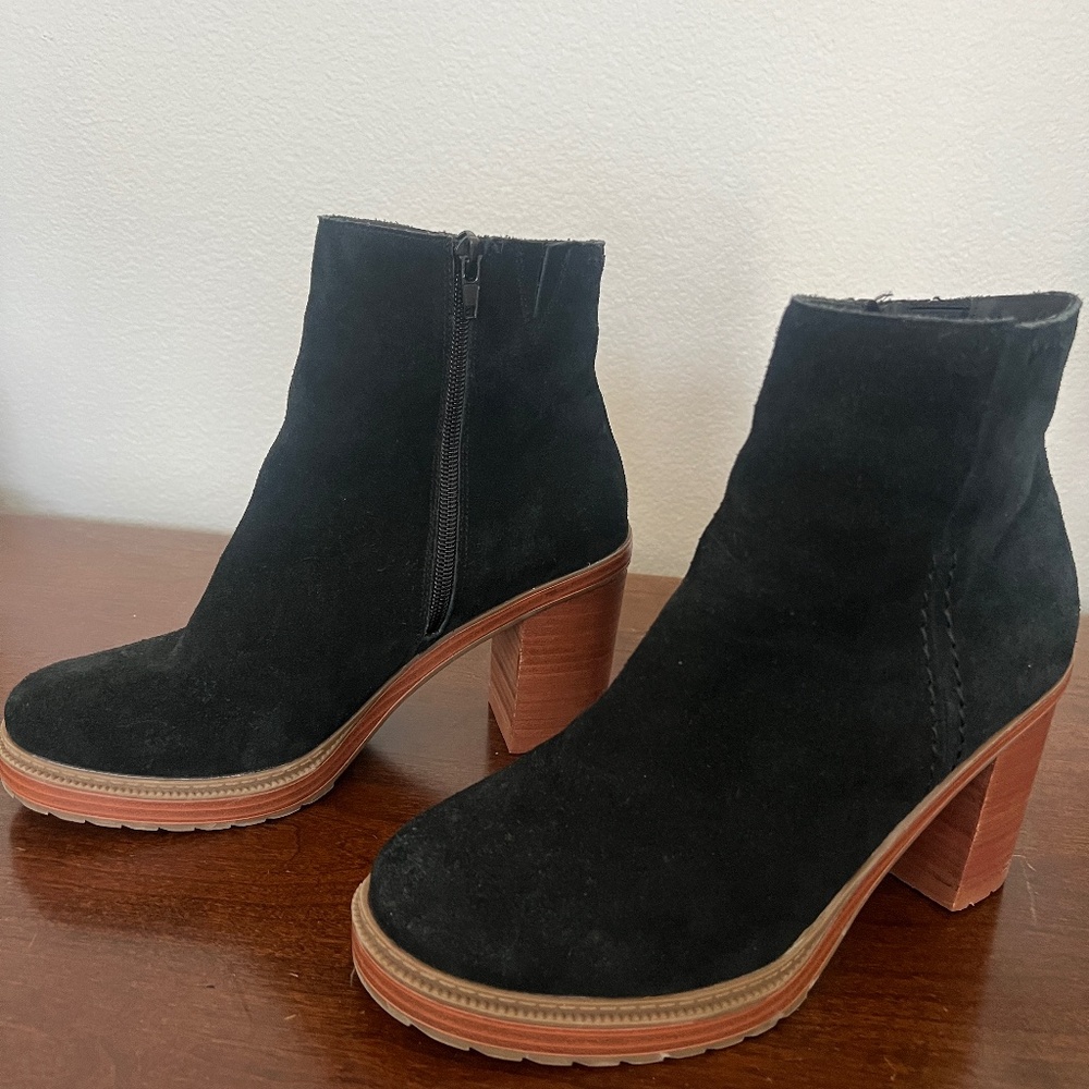 Crown Vintage Black Suede Booties Size 8